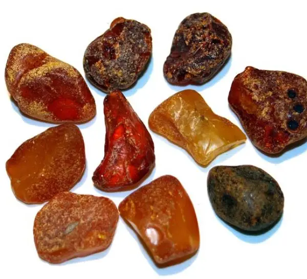 Unbearbeiteter Naturbernstein, Rohbernstein Stücke ca. 15-20 mm große Stücke